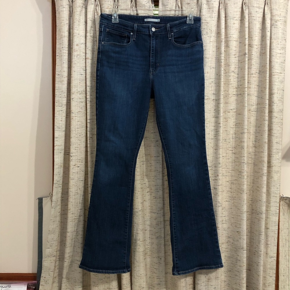Levi's 725 High Rise Bootcut Jeans